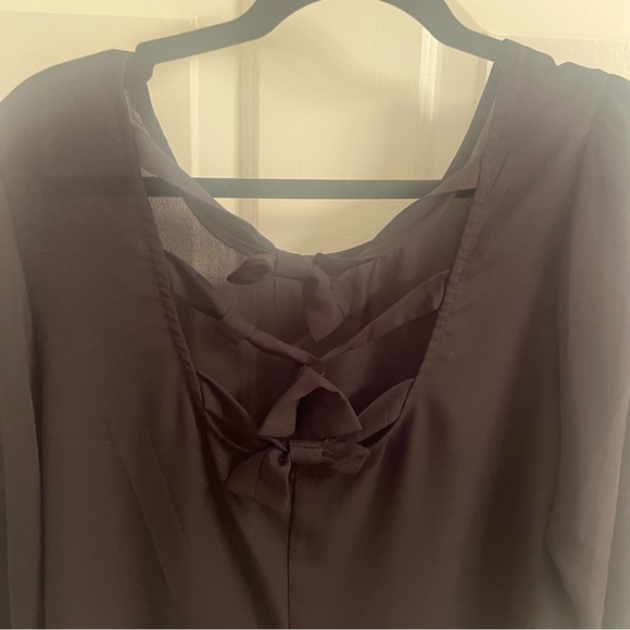 Bow Back Detail Top - Picture 4 of 5